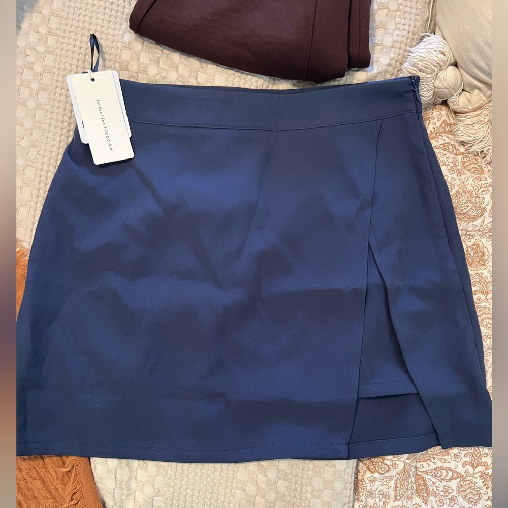 Commense navy skort never worn